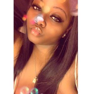 Meet your Posher, Janeia